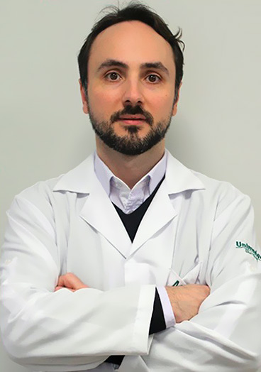 Dr. Mauricio Corra